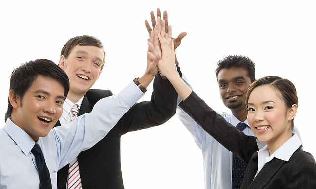 催眠要遵循一定的原则才能进行有效的催眠交流。比如:跟随并引导来访者、弱化意识放大无意识、进行间接交流等方式都能够提升催眠交流的有效率。