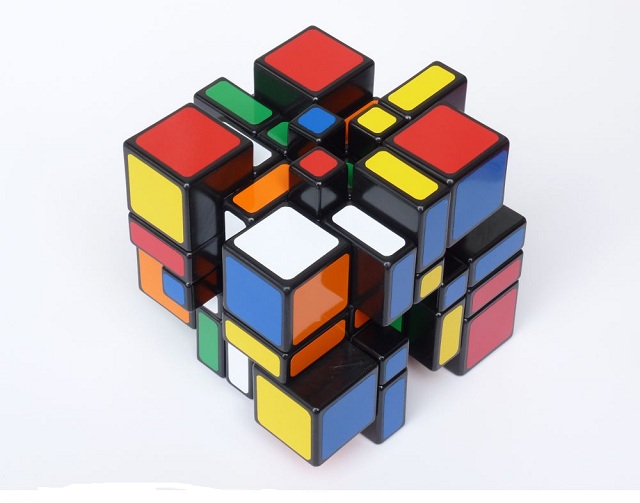 开放式暗示允许治疗性反应的表达有尽可能广的回旋余地,所以当涵盖一类反应所有可能性都被提供,无论什么感觉发生,来访者都是成功的。