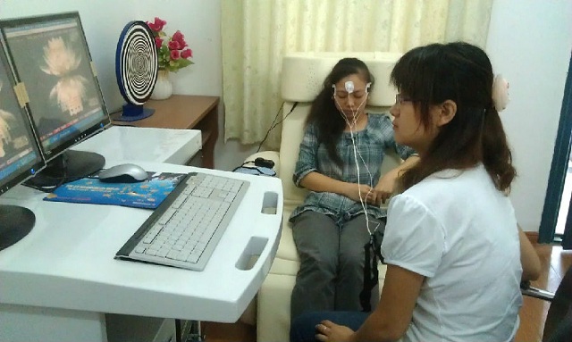 随时观察来访者的生物回馈,能够让催眠师准确把握来访者的意识状态并由此转变催眠术和诱导方式,让催眠质量达到最好。