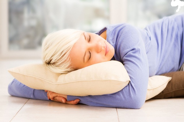 只有自己先体验到催眠的感觉,知道什么样的状态能更好地进入催眠,什么样的引导法更有效用,才能在催眠别人的阶段秒队不同来访者时,更好地理解他们的体验;自我催眠更是疗愈自我心灵的不二法门。