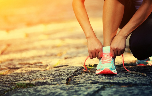 催眠前的准备工作包括催眠师和来访者两个角度。催眠师的做事风格在催眠中的绝对地位是非常重要的,对自己的情绪能够很好地把控,才能控制好别人的情绪,来访者的一些附加信息能为催眠治疗工作提供便利条件。