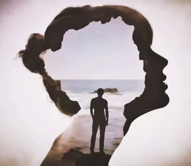 条件性暗示和对立面并列的这两种催眠暗示方法,都需要两个部分的出现,一个是绑定在常发性催眠反应上,另一个是绑定在与之完全对立的反应上。