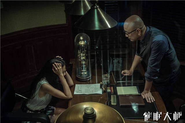 国产影片《催眠大师》以及国际上也有很多以催眠术为题材的影视剧,不论情节、效果、形式等如何变化,在影视剧中的催眠术是真的以现实中的催眠方法和理论为依据和基础的,而绝非是制作者凭空臆造而来的。