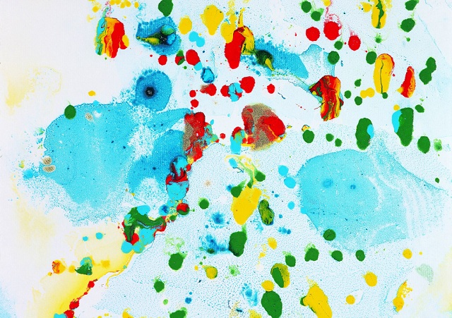 在催眠术中的含式暗示的作用比直接暗示更加有效,应用得也更加频繁,每句话中表达出来的意思会被意识层面接收,而隐含的意思则会被无意识捕捉并展开全面分析和搜索,催眠治疗的作用也就由此产生。