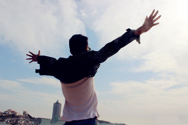 学习催眠的时候,我们首先学的不是技术而是作为一名催眠师应该有的良好品质,接纳就是其中之一,接纳像一把钥匙,接纳是一切和谐关系的开始。