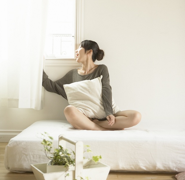 自我催眠需要的时间很短,所以它作为一种心理调节方式非常方便和实用,坐在椅子上或者睡前躺在床上都可以进行,这个自我催眠的示范样本可以带给你非常顺畅的体验。